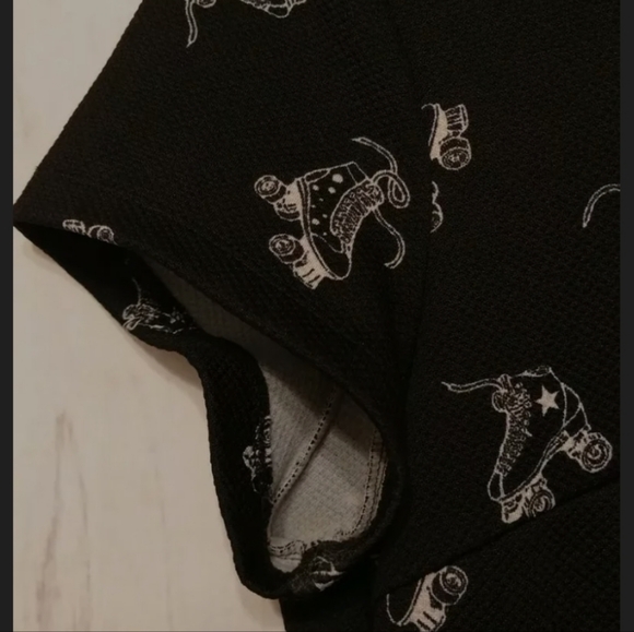 DIVIDED by H&M Roller Skating Dress Size 4 - Picture 3 of 9